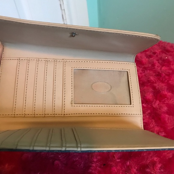 Guess Wallet - Picture 3 of 4